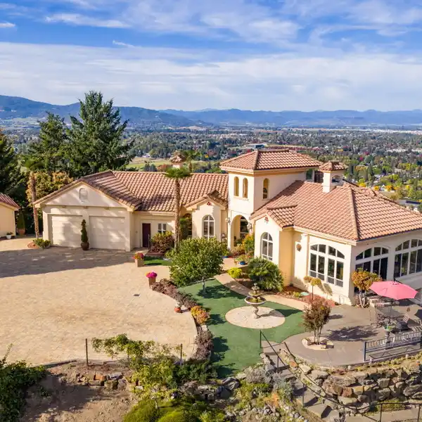 AMAZING NORTHWEST SANTA FE STYLE HOME
