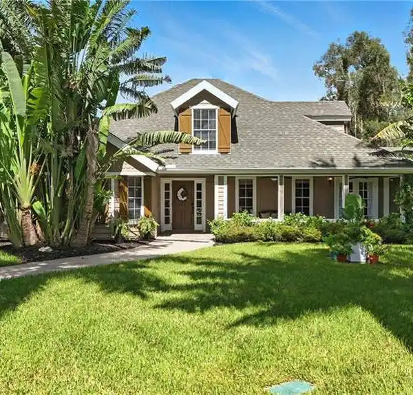 FORT MYERS ESTATE WITH DETACHED BARN & STUDIO