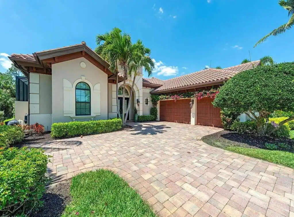 Exquisite Courtyard Home at Lely Resort