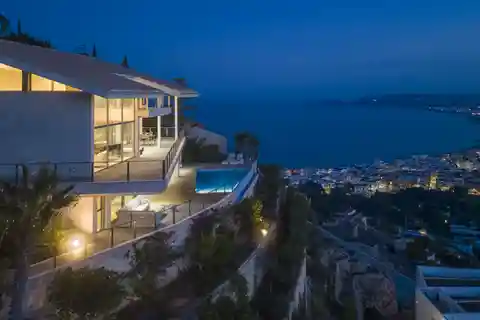 Impressive Home with an Amazing Panorama