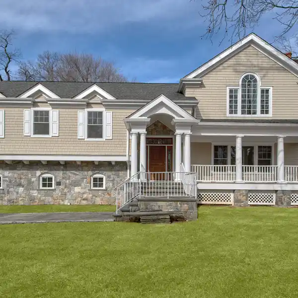 GRAND NEWLY UPDATED HOME ON A QUIET CUL-DE-SAC