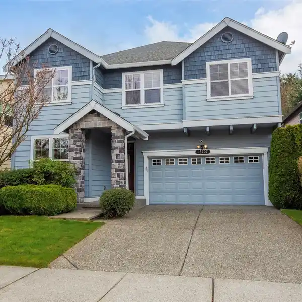 SPACIOUS HOME BACKING TO GREENBELT