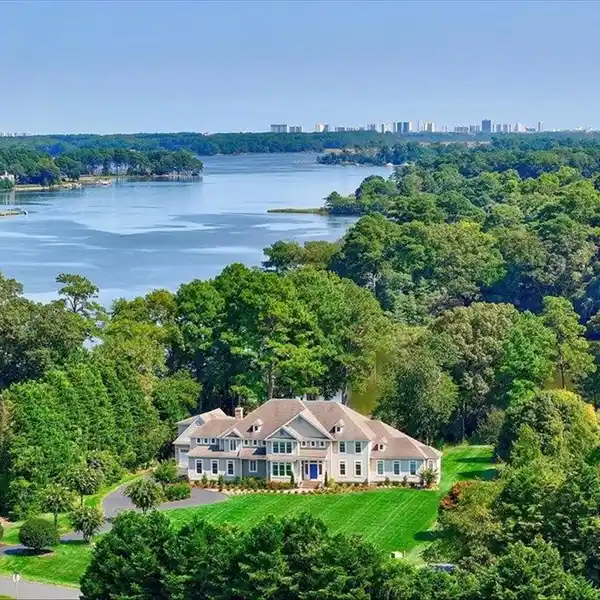 WATERFRONT ESTATE HOME IN CEDAR CREEK