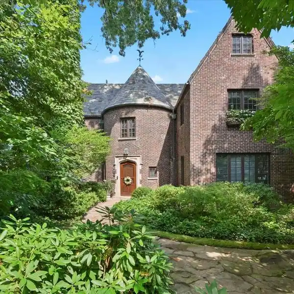 ENCHANTING ENGLISH OASIS