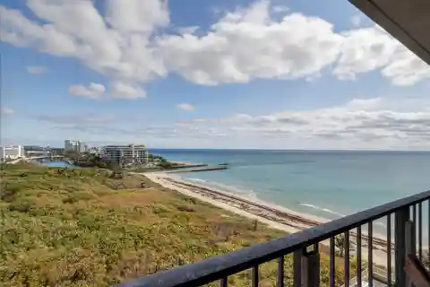 Remodeled Oceanfront Residence