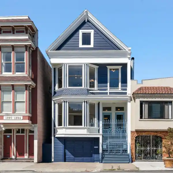 ELEGANT EDWARDIAN DUPLEX WITH SUN-FILLED REAR DECK