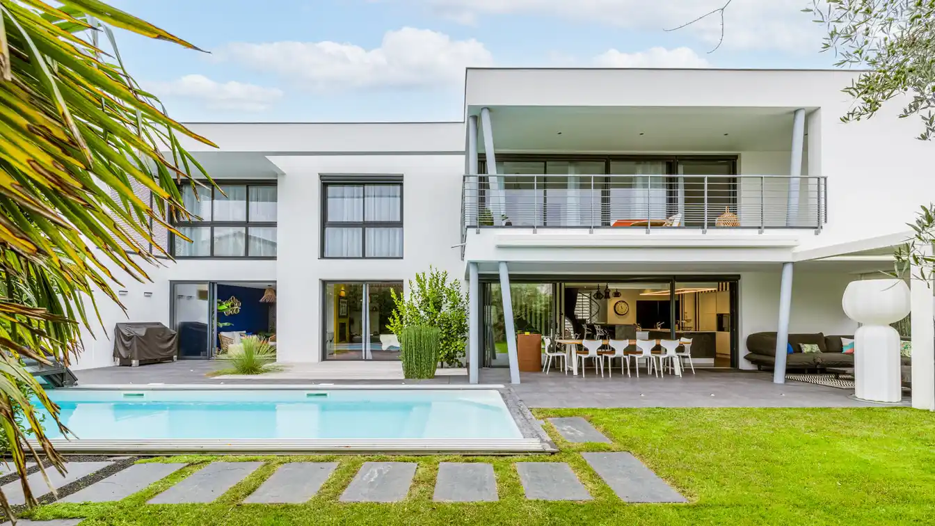 Rare Modernity on the Cote De Beaute