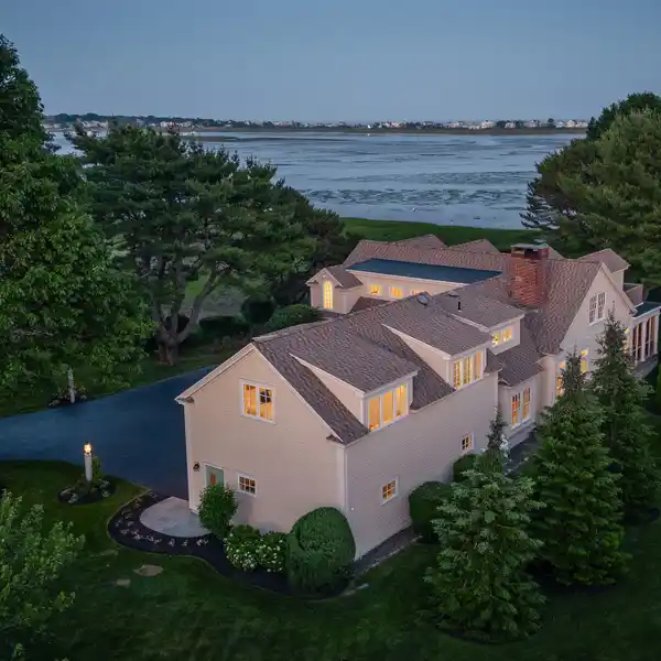 REFINED WATERFRONT SANCTUARY