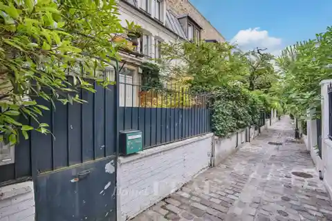 Amazing Discovery Behind a Classic Facade