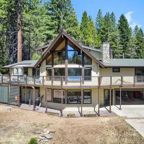 TOWERING LINDAL CEDAR CUSTOM HOME