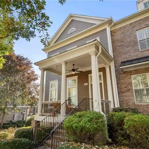 BRIGHT MODERN LIVING