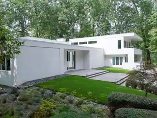 Contemporary Estate on 2.5 Private Acres