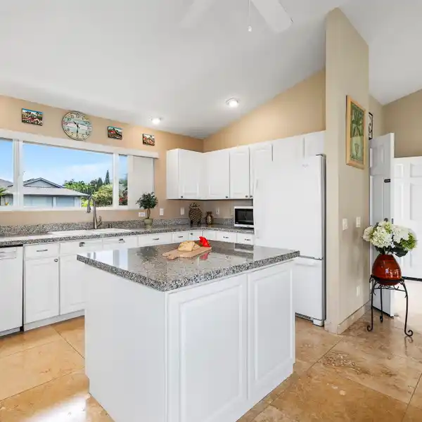 EXCEPTIONAL OPPORTUNITY IN SOUGHT-AFTER ALII HEIGHTS