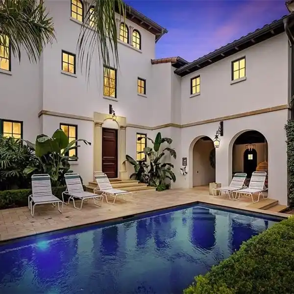 RIVER HOUSE ON 5TH STREET