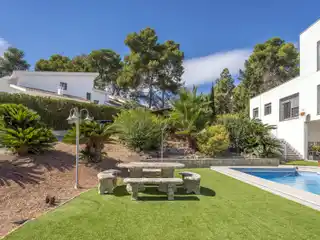 Elevated Residence in Santa Apolonia
