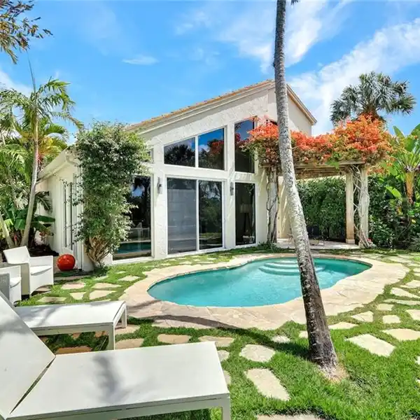 UNIQUE AND STYLISH RIVER-FACING HOME