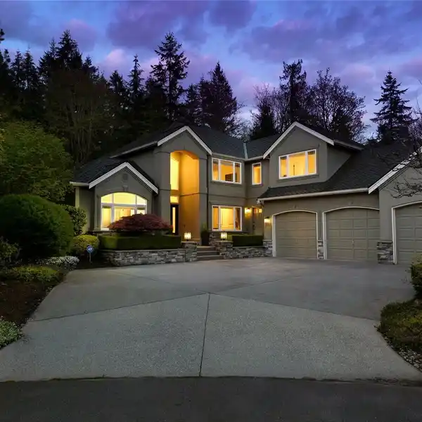 NORTHWEST-INSPIRED LUXURY AND COMFORT