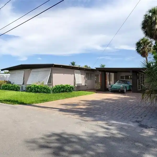 WATERFRONT MID-CENTURY MODERN-INSPIRED RANCH