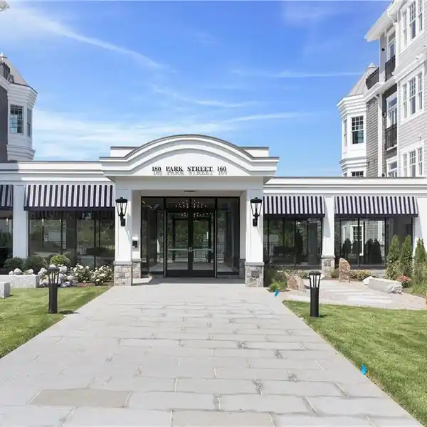 SOPHISTICATED SINGLE-LEVEL LIVING AT THE VUE NEW CANAAN