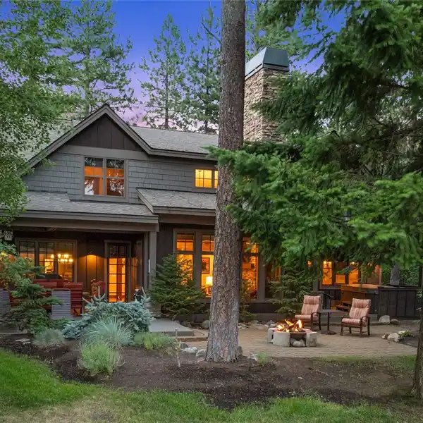 EXCEPTIONAL HOME ON ROPE RIDER GOLF COURSE