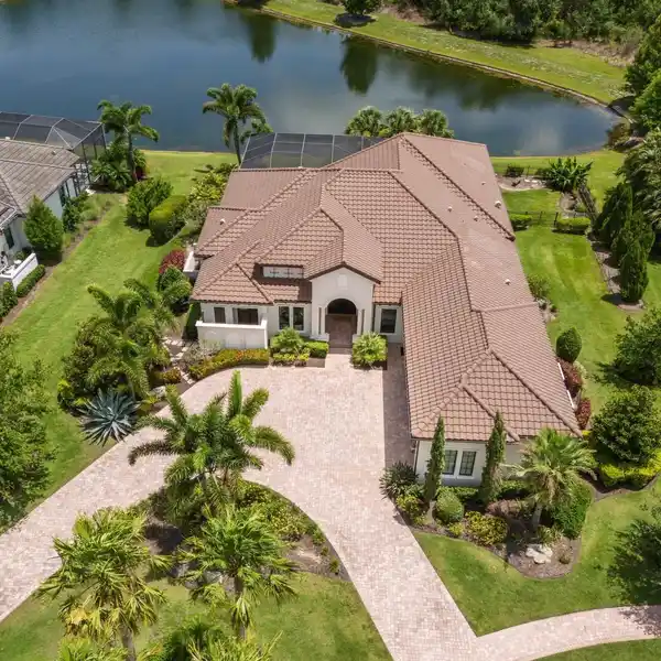 METICULOUSLY DESIGNED AND EXPANDED RESIDENCE