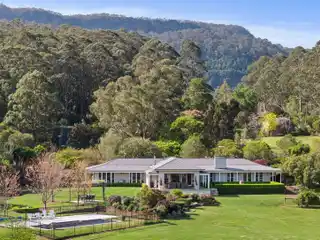 Wychwood - Rare Five-Acre Estate