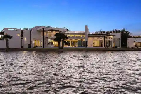 Striking Modern Lakefront Estate