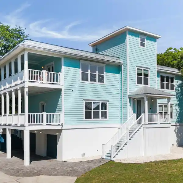 COASTAL COMFORT JUST STEPS FROM THE BEACH