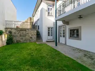 Fantastic Villa with Traditional Portuguese Façade and Luxury Finishes