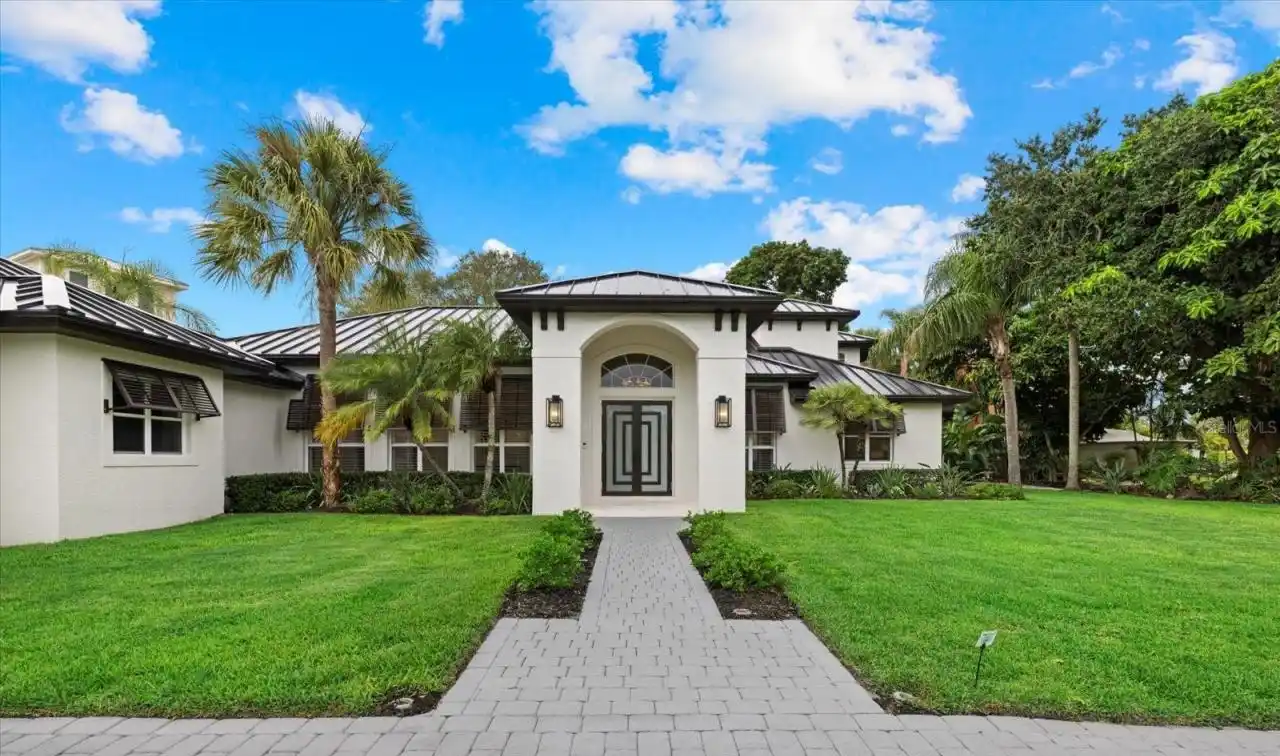 A Slice of Paradise in Coral Cove