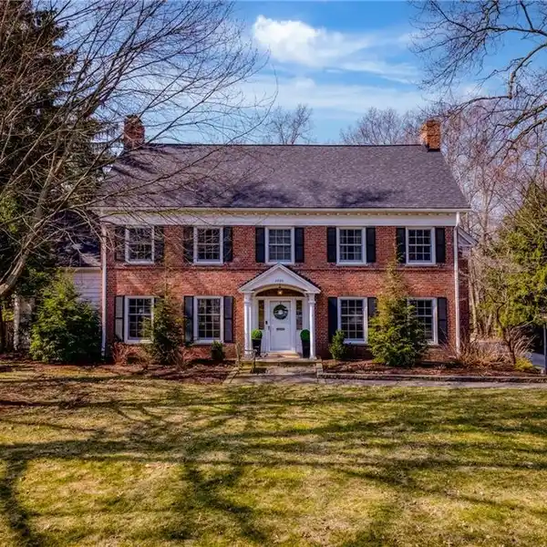 MAGNIFICENT BRICK GEORGIAN ON A BEAUTIFUL LOT