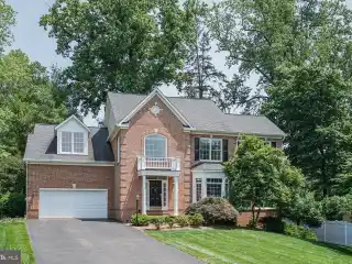 All-Brick Elegance on Quiet Cul-De-Sac