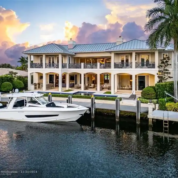 EXCEPTIONAL COASTAL-INSPIRED DEEPWATER ESTATE