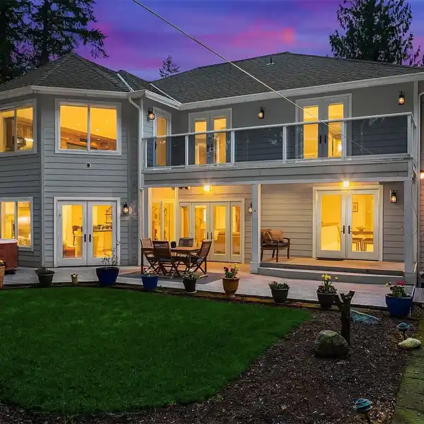 EXPANSIVE HOME WITH ACCESSORY UNIT