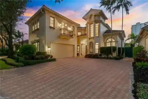Exclusive Estate Living in Prestigious Bay Colony