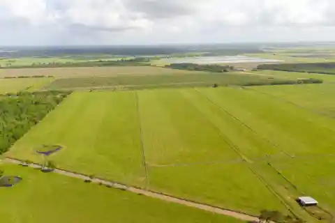 Expansive and Versatile Acreage