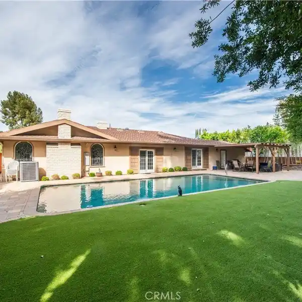 LUXURIOUS ENTERTAINER’S HOME IN PRIME ENCINO