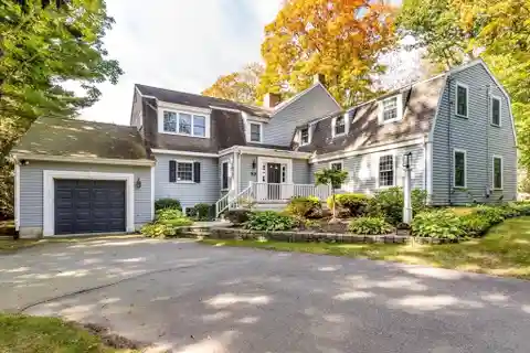 Wonderful Colonial in a Serene Setting