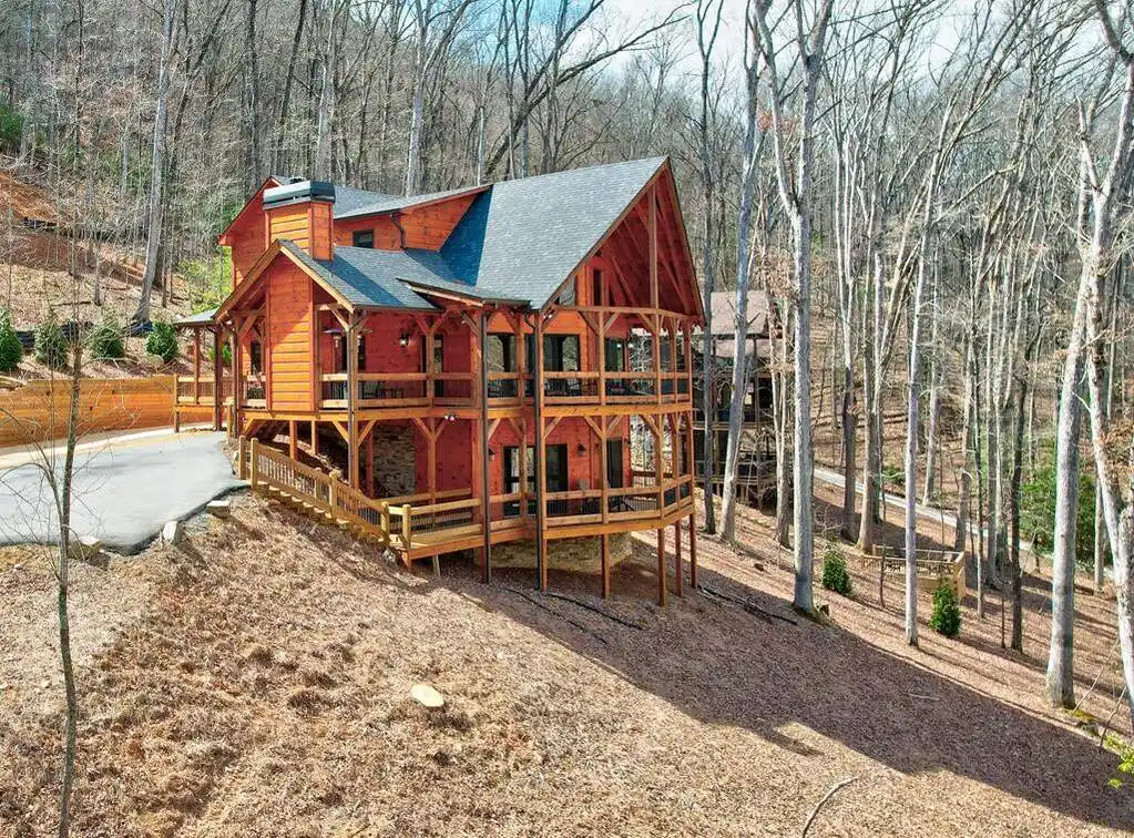 Stunning Prow-front Cabin
