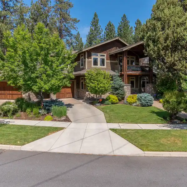 STUNNING CUSTOM HOME IN SHEVLIN RIDGE