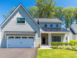 Modern Comforts in Charming Neighborhood