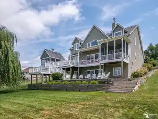 Spectacular 6 Acre Turnkey Lakefront Retreat