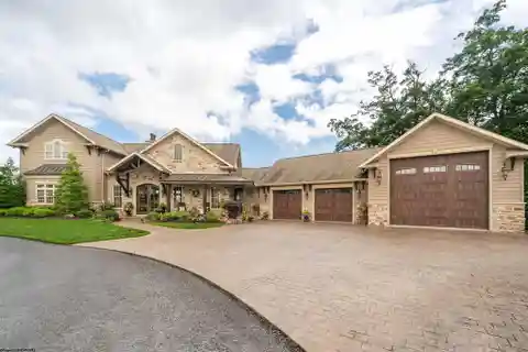 Tuscany-inspired Elegance Meets Outdoor Entertaining