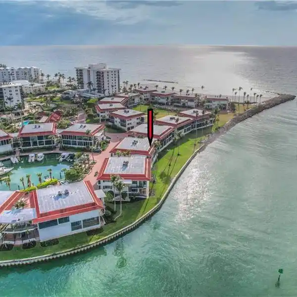 PRIVATE MARINA, GULF ACCESS, KAYAK STORAGE