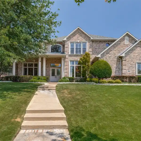 REFINED LUXURY LIVING IN AN UNPARALLELED LOCATION