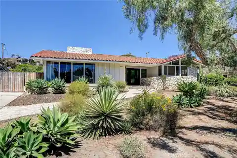 Mid-Century Modern Oasis in the Heart of Lunada Bay