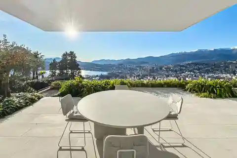 Contemporary Luxury Home with Commanding Views
