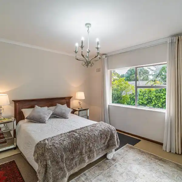 VERSATILE FLATLET AND PANORAMIC STELLENBOSCH VISTAS