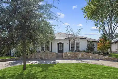 Refined Living with Vaulted Elegance Indoors