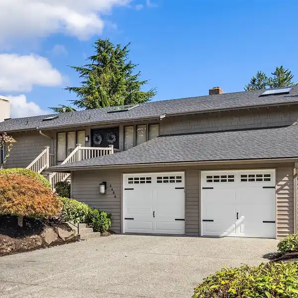 PRIME WATERFRONT LIVING IN SOUTH COVE